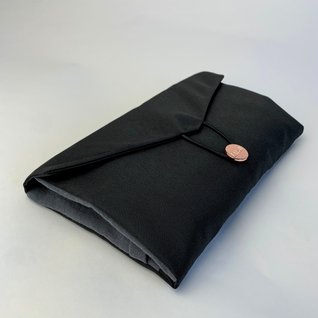 Wickeltasche aus Bio-Baumwoll-Musselin in Schwarz – stilvoll, umweltfreundlich und alltagstauglich