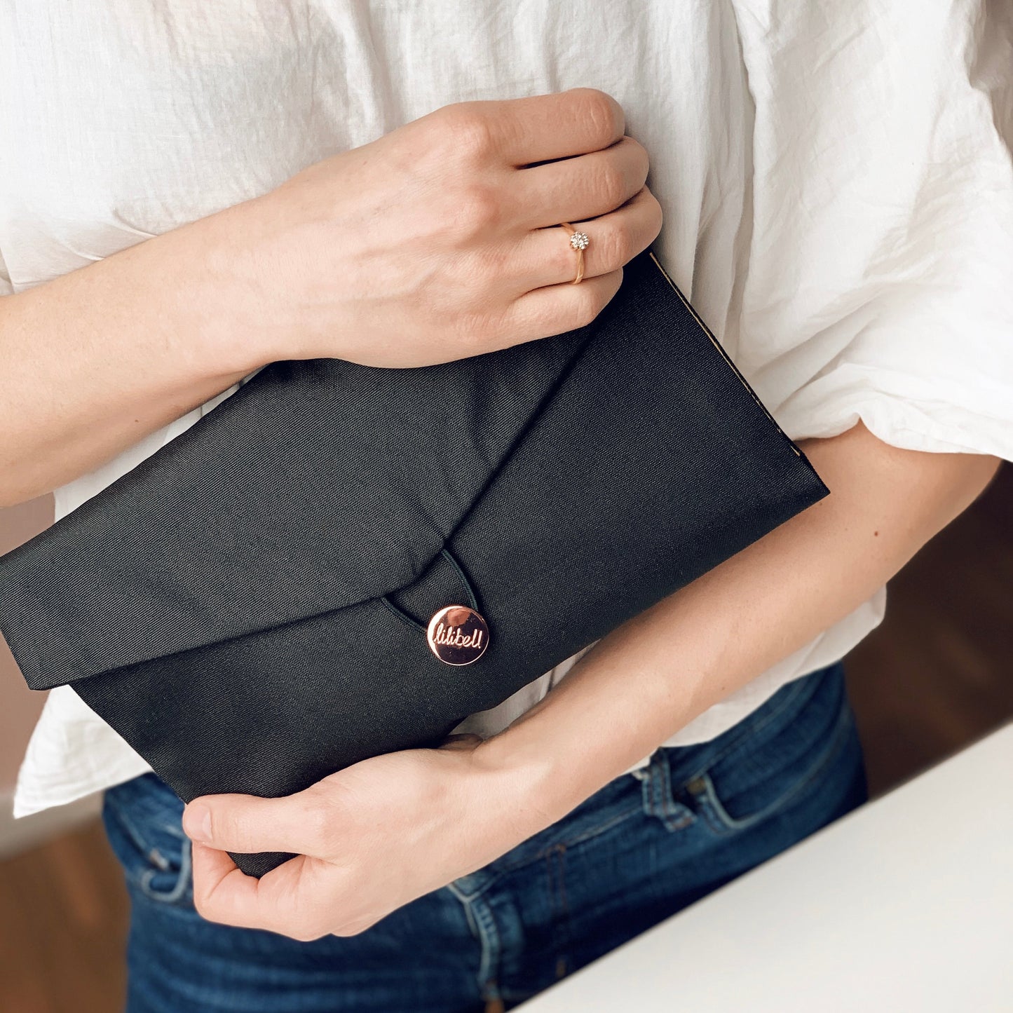 Schlichte, elegante Wickeltasche – kleines Format, großes Design
