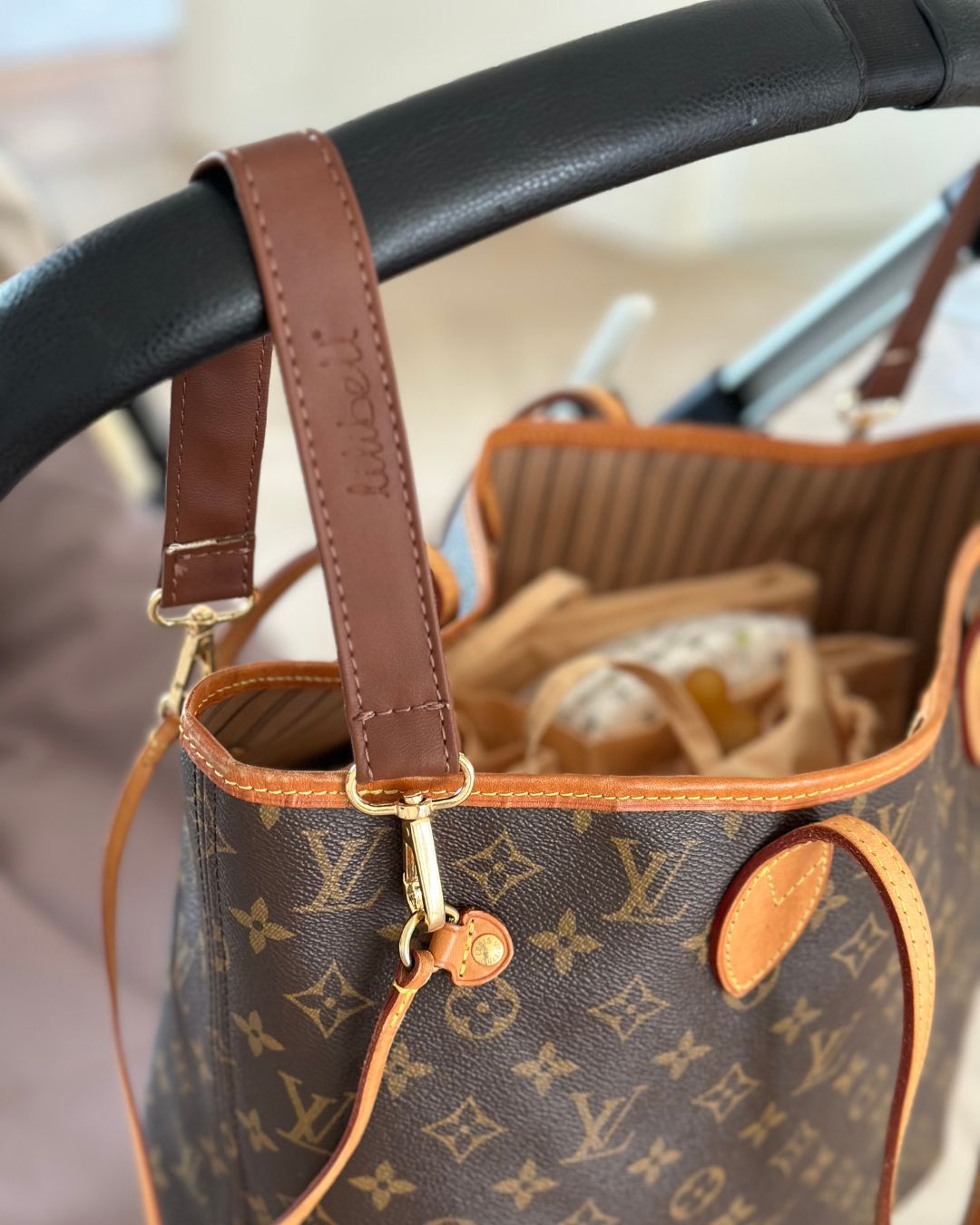 Exklusive Kinderwagenhaken für Designer-Taschen