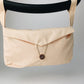 Buggy Bunny Beige-rosa hängt am Kinderwagen